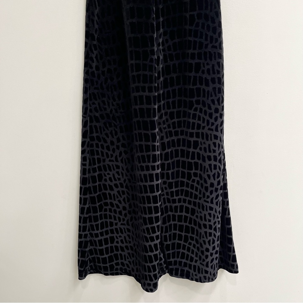 Vintage black sleeveless burnout velvet maxi dress with a crocodile print - Picture 10 of 12